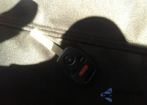 2009 Honda Civic Hybrid from USA, damaged, VIN JHMFA362X9S013436